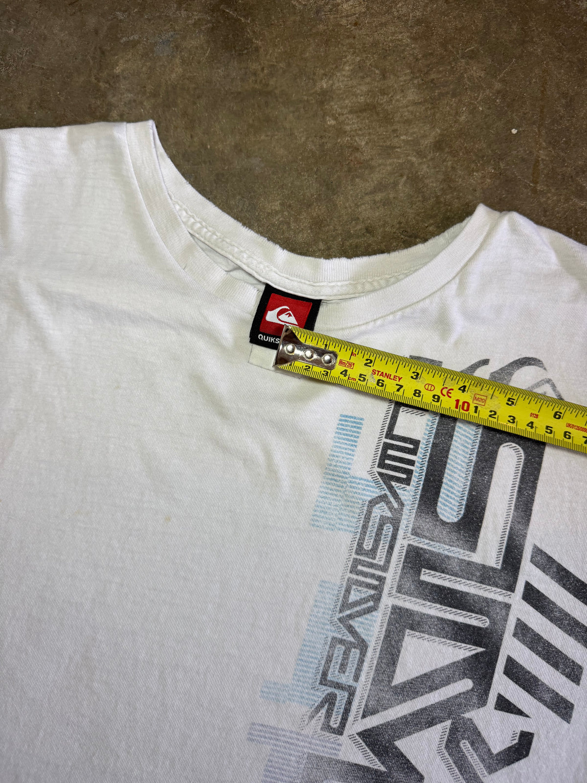 2000s Distressed Quiksilver Surf Tee (X-Large)